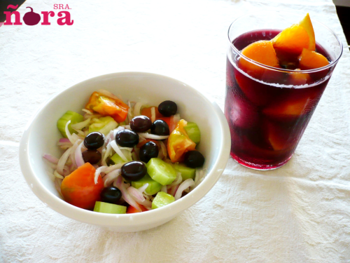 Ensalada con tinto de verano