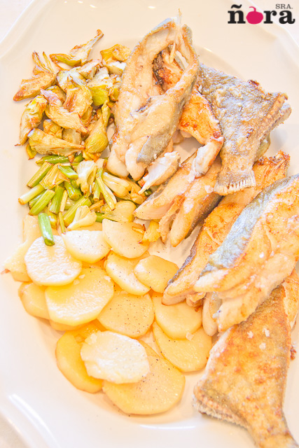 Gallopedro frito con alcachofas y ajetes-1