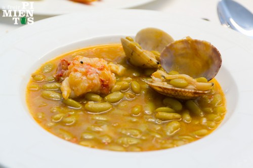 Verdinas con bogavante y almejas